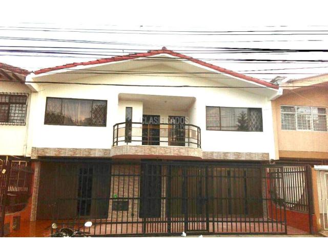 Casas, Venta en Prados del Norte