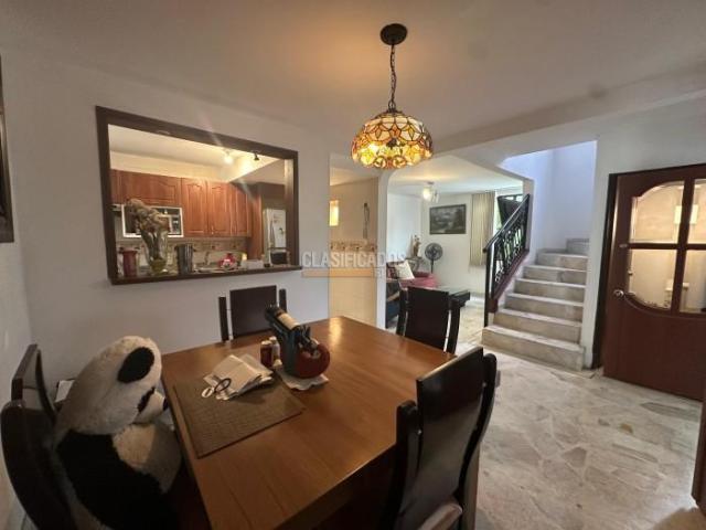 Casas, Venta en La Flora