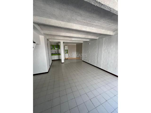 Casas, Alquiler en Villa del Prado