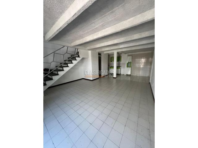 Casas, Alquiler en Villa del Prado