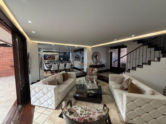 Casas, Venta en Ciudad Jardín