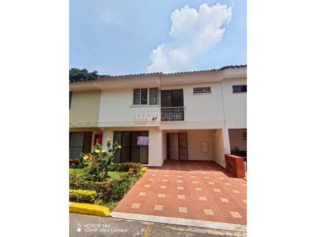 Casas, Alquiler en Camino Real