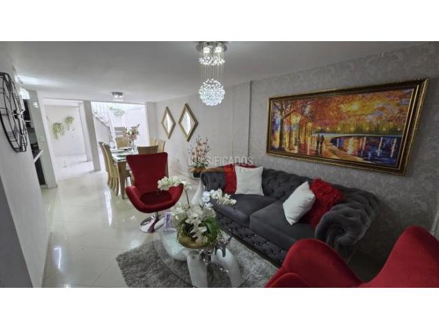 Casas, Venta en Santa Mónica Popular