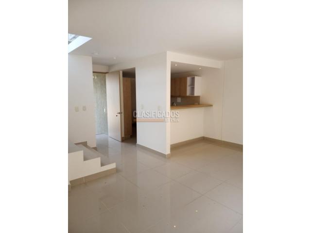 Casas, Alquiler en Ciudad Country