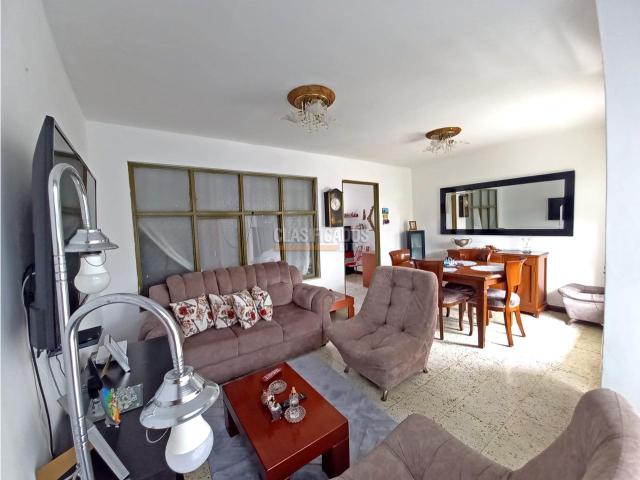 Casas, Venta en Santa Mónica Popular