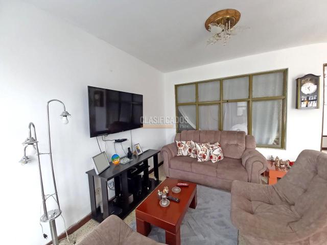 Casas, Venta en Santa Mónica Popular