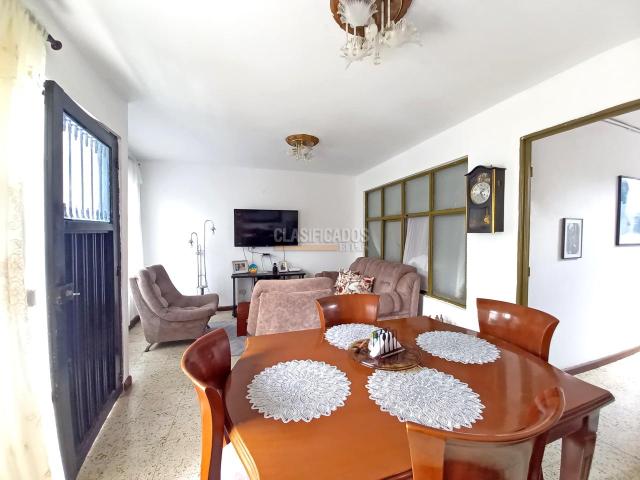 Casas, Venta en Santa Mónica Popular