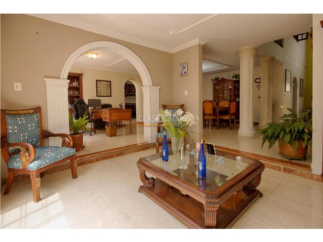 Casas, Venta en Ciudad Jardín