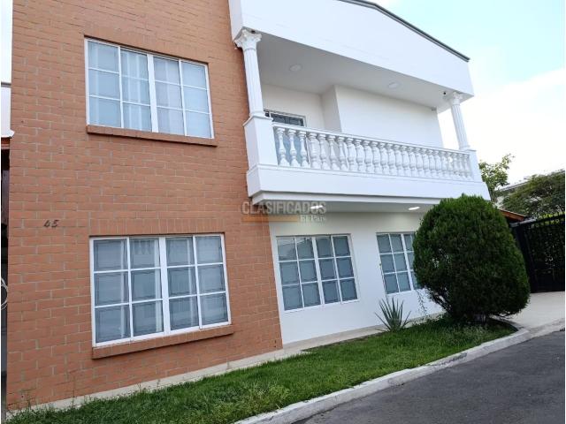 Casas, Venta en Ciudad Jardín