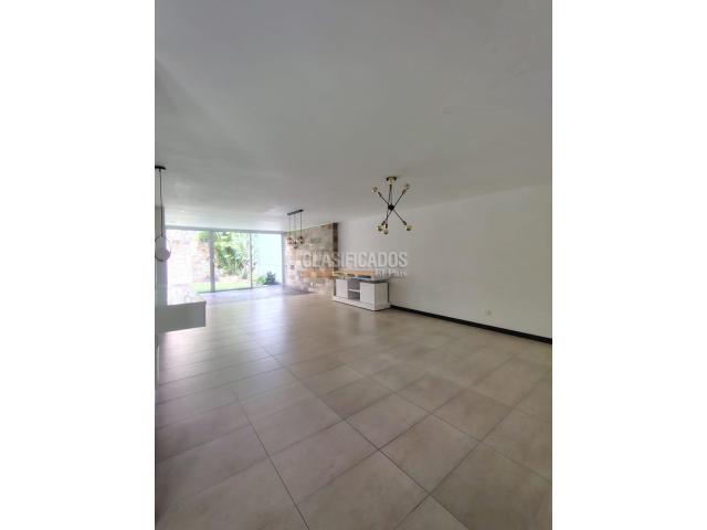 Casas, Venta en La Flora