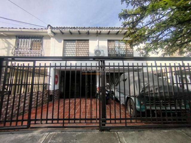 Casas, Venta en Prados del Norte