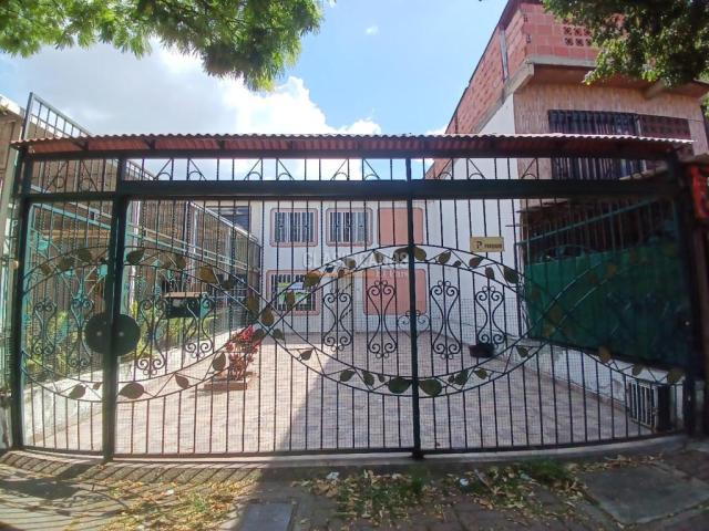 Casas, Alquiler en Prados de Oriente