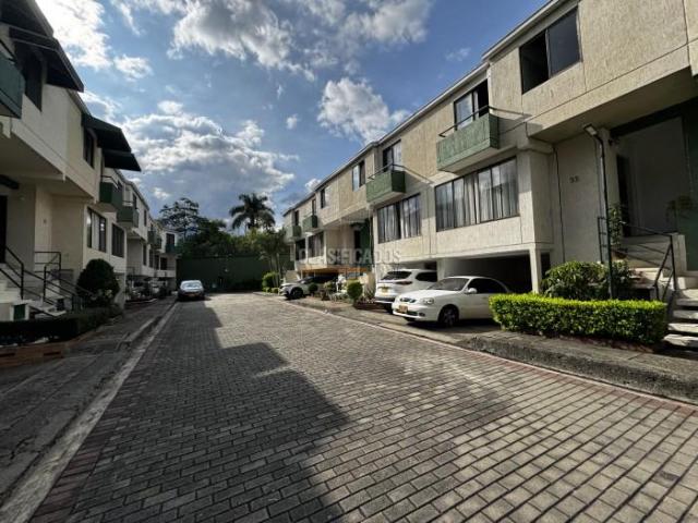 Casas, Venta en El Refugio