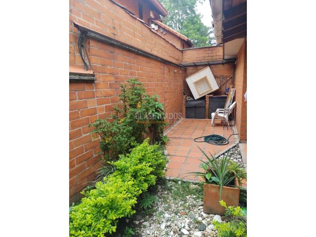 Casas, Venta en Ciudad Jardín