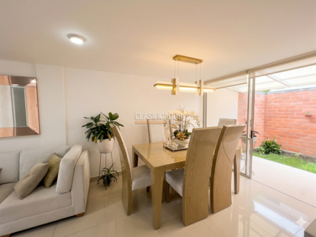 Casas, Venta en Ciudad Country