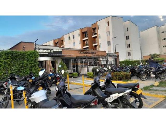 Apartamentos, Alquiler en Poblado Campestre