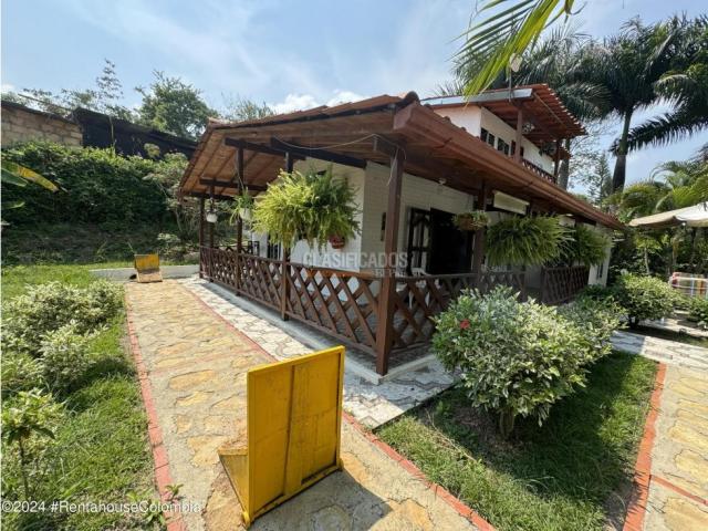Casas, Venta en La Mesa
