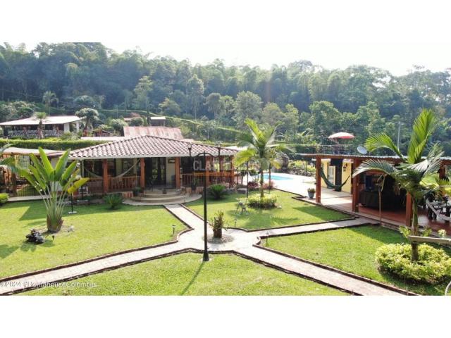 Casas, Venta en La Mesa