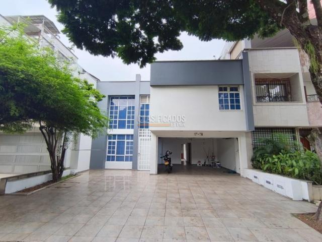 Casas, Alquiler en Ciudad Jardín