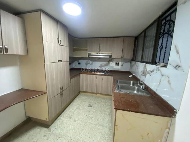 Casas, Alquiler en La Flora