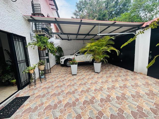Casas, Venta en El Refugio