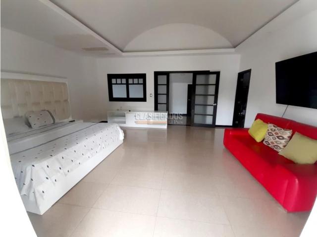 Casas, Venta en La Hacienda