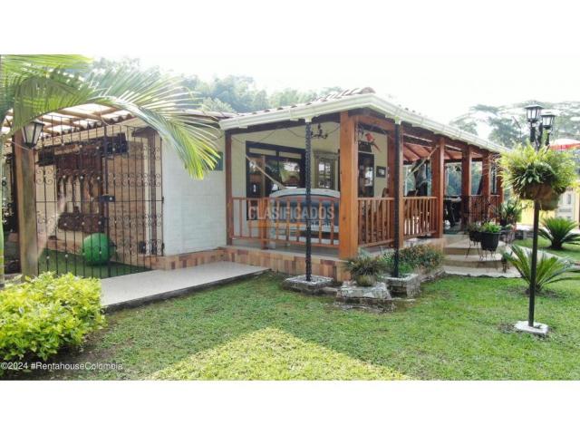 Casas, Venta en La Mesa