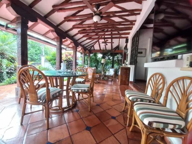 Casas, Venta en Ciudad Jardín