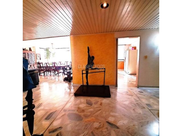 Apartamentos, Venta en Santa Mónica Residencial