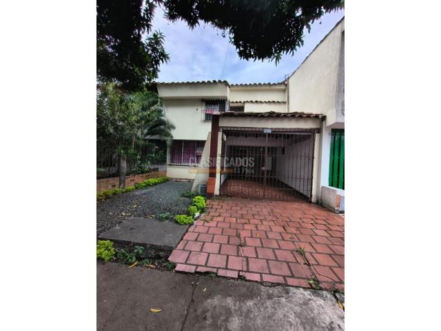 Casas, Venta en Urbanización La Merced