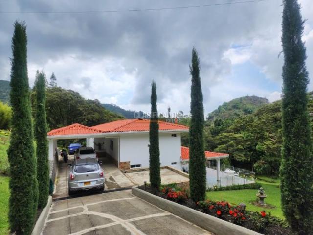 Fincas y Casas Campestres, Venta en La Elvira