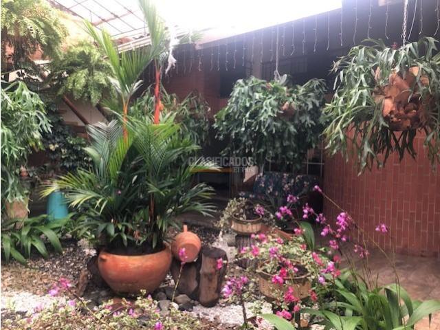 Casas, Venta en La Flora