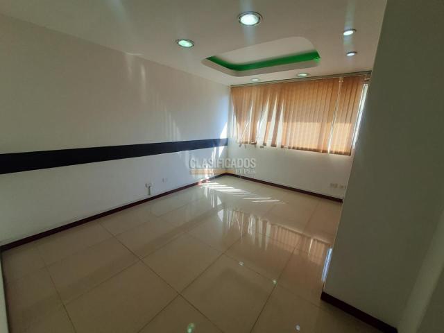 Oficinas y Consultorios, Alquiler en Centro Ccial Ciudad de Cali