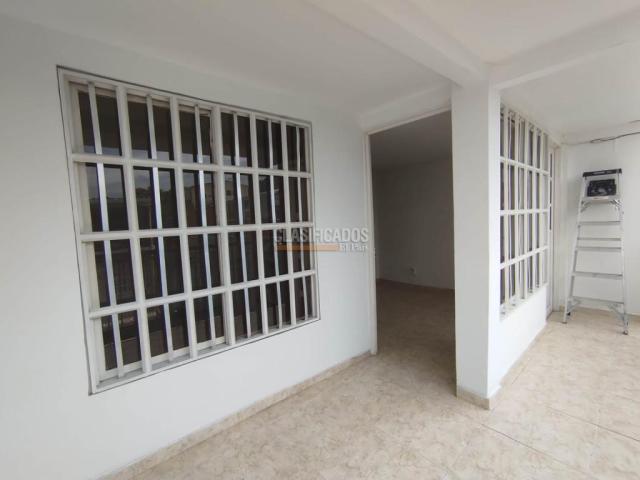 Apartamentos, Alquiler en La Esmeralda