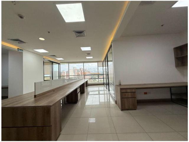 Oficinas y Consultorios, Alquiler en Centro Ccial. Jardín Plaza