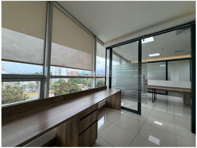 Oficinas y Consultorios, Alquiler en Centro Ccial. Jardín Plaza
