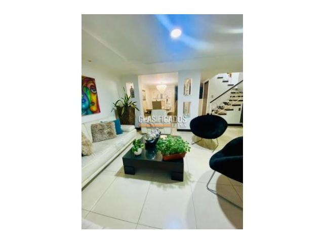 Casas, Venta en Paseo de los Almendros