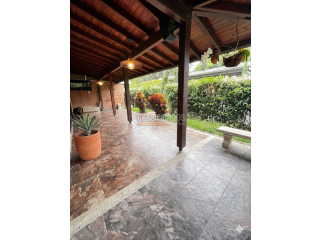 Casas, Venta en Ciudad Jardín