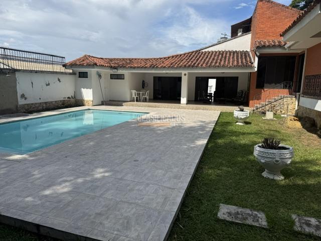 Casas, Venta en Altos de Ciudad Jardín