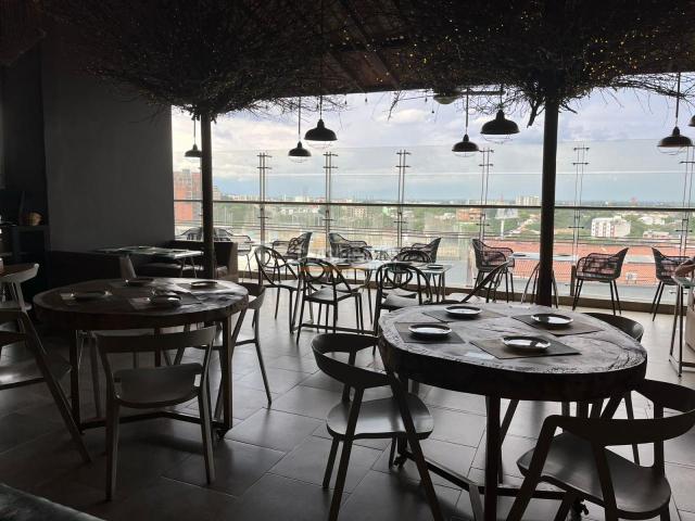 Locales y Bodegas, Alquiler en Santa Mónica Norte
