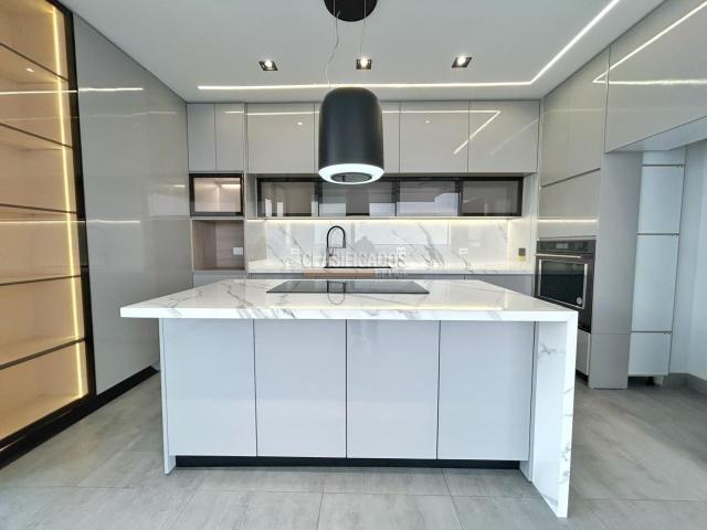 Apartamentos, Venta en Altos Menga