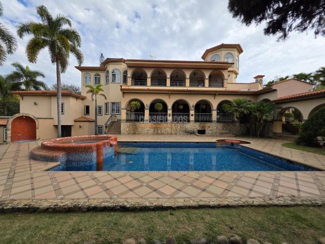 Casas, Venta en Ciudad Jardín