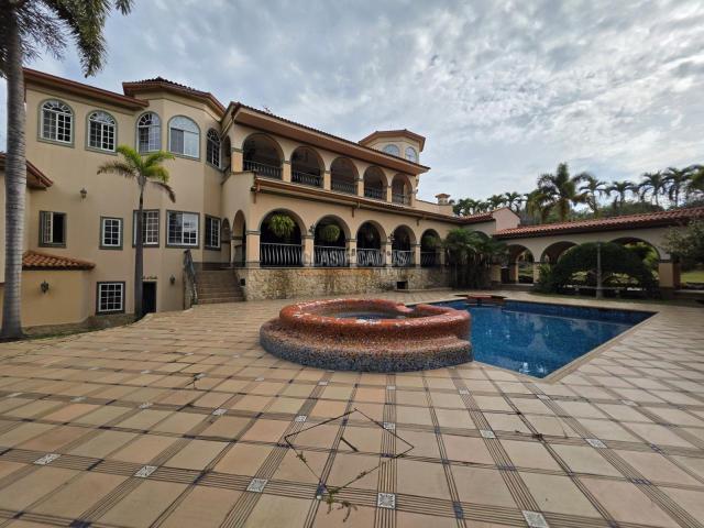 Casas, Venta en Ciudad Jardín