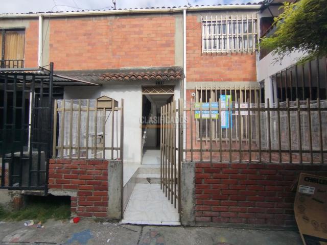 Casas, Alquiler en Villa del Prado