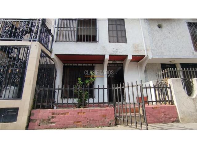 Casas, Venta en Villa del Prado