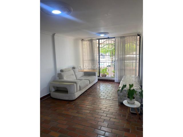 Casas, Venta en Paseo de los Almendros