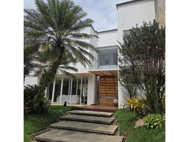 Casas, Venta en Altos de Ciudad Jardín