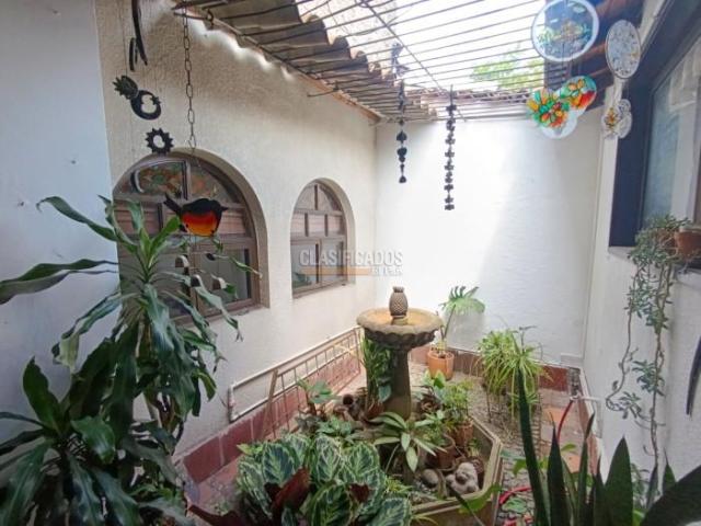 Casas, Venta en La Flora