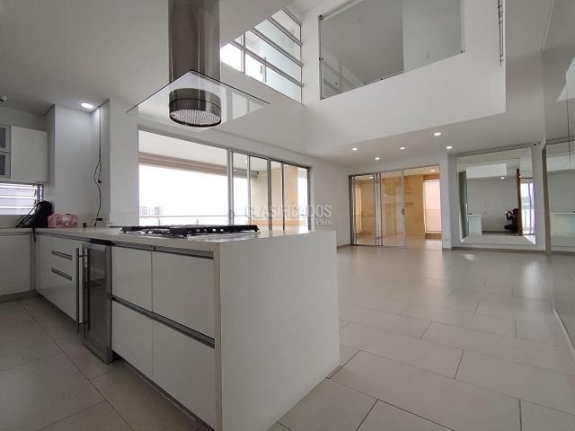 Apartamentos, Venta en Pance