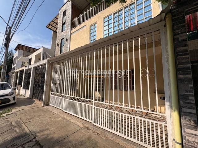 Casas, Venta en Ciudad 2.000